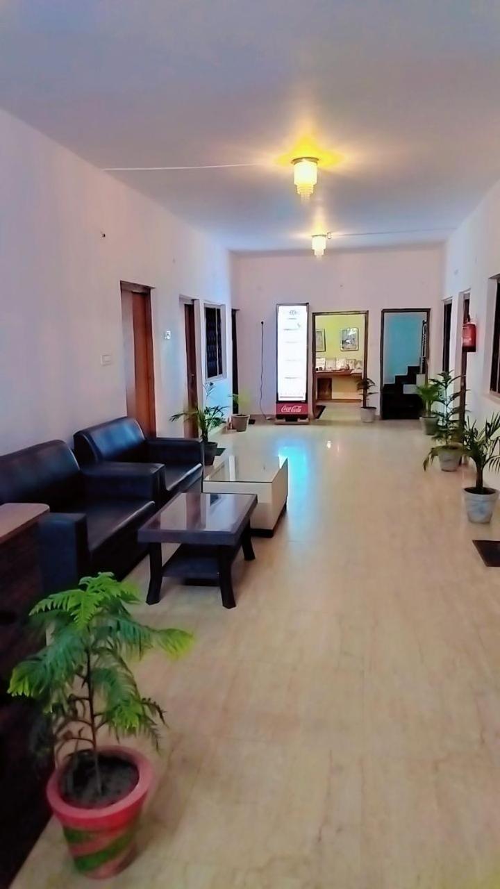 Premshi Guest House Ayodhya Экстерьер фото