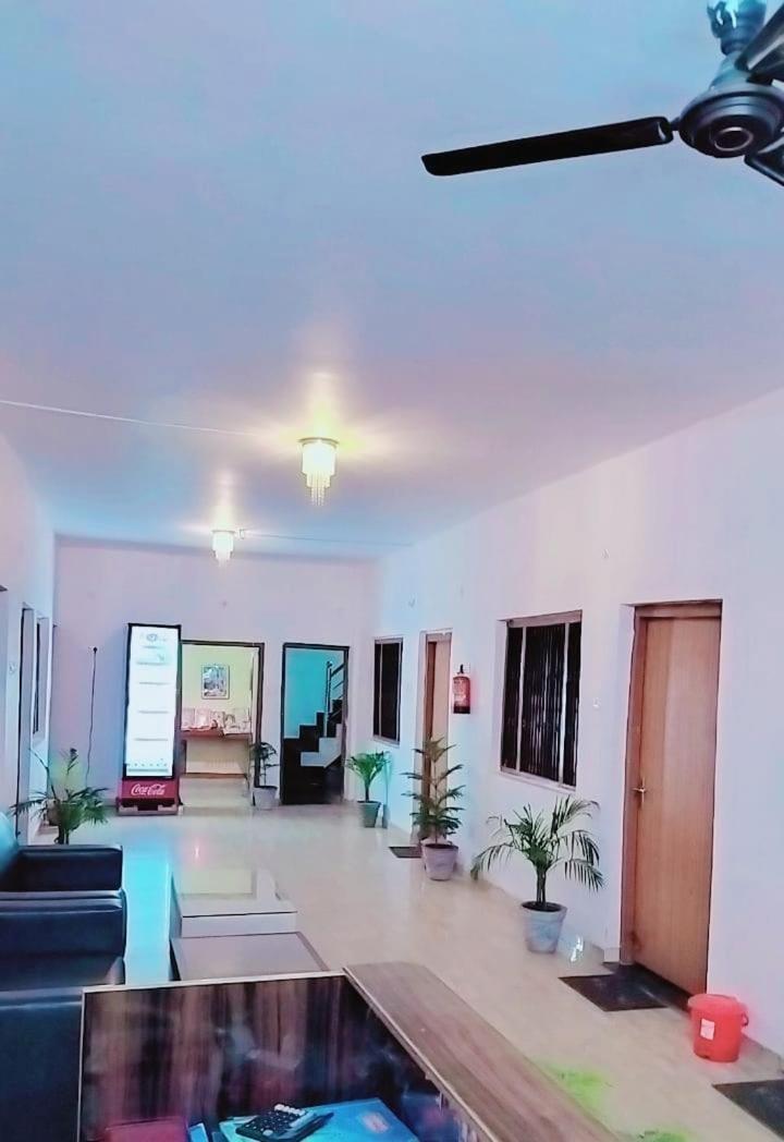 Premshi Guest House Ayodhya Экстерьер фото