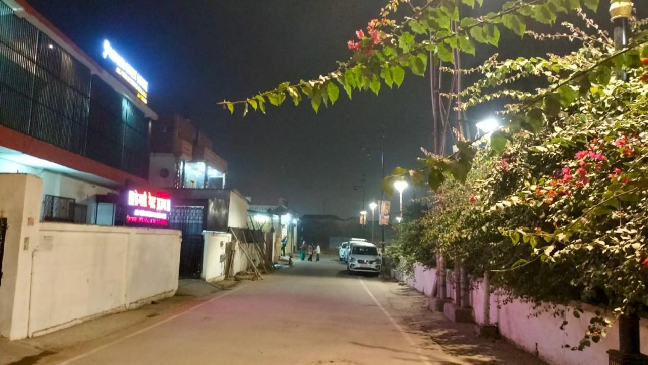 Premshi Guest House Ayodhya Экстерьер фото