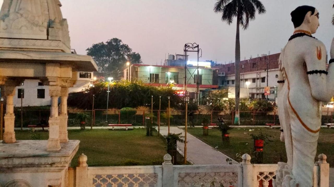 Premshi Guest House Ayodhya Экстерьер фото